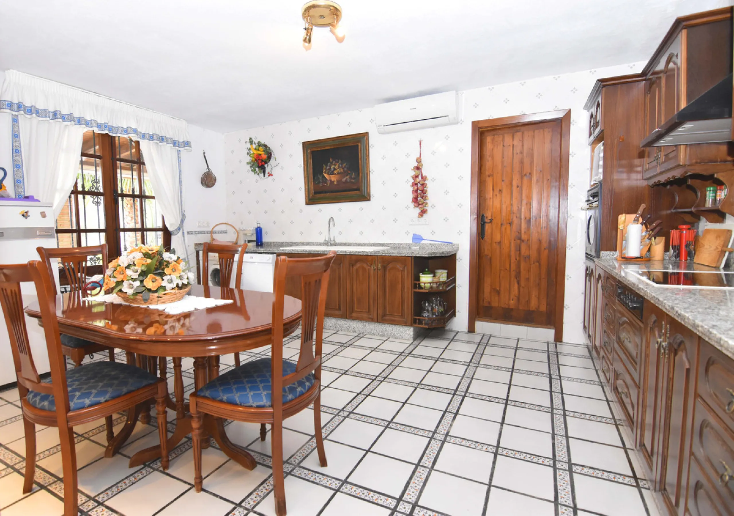 Large farm for sale in Mijas Costa 20 minutes from Marbella and 10 minutes from the center of Fuengirola.