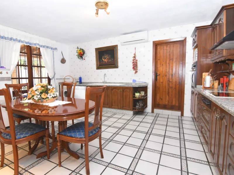 Large farm for sale in Mijas Costa 20 minutes from Marbella and 10 minutes from the center of Fuengirola.