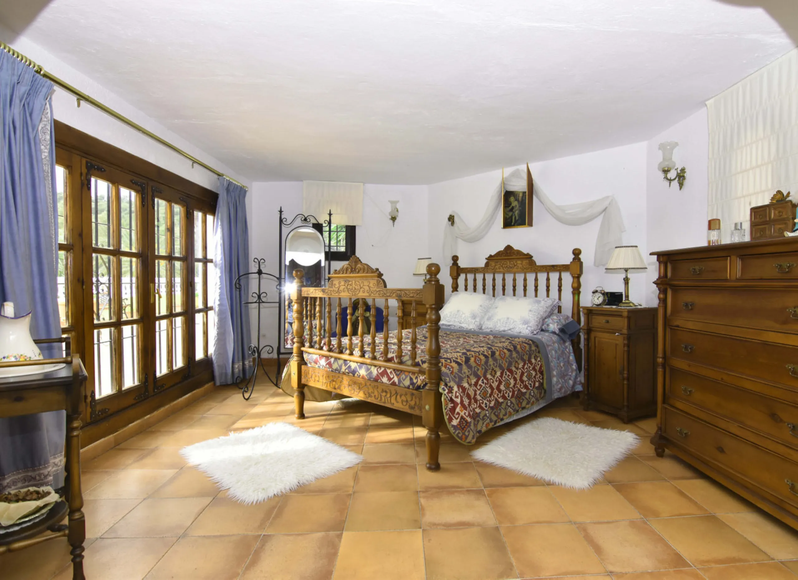 Large farm for sale in Mijas Costa 20 minutes from Marbella and 10 minutes from the center of Fuengirola.