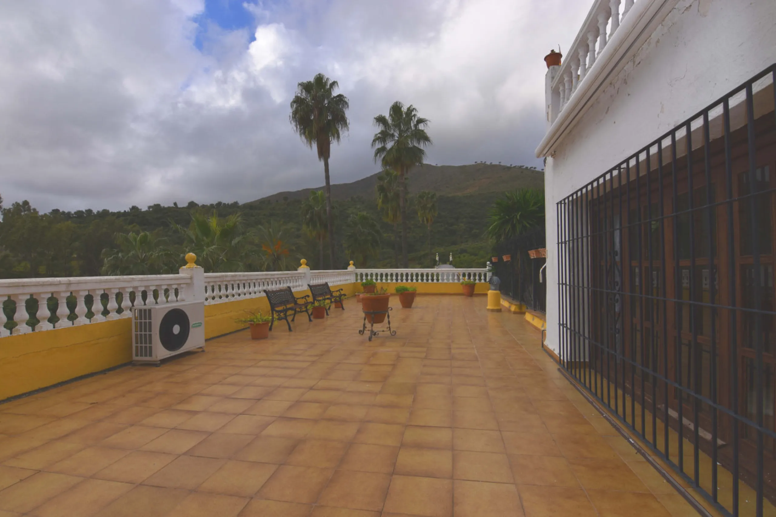 Large farm for sale in Mijas Costa 20 minutes from Marbella and 10 minutes from the center of Fuengirola.