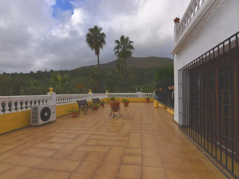 Large farm for sale in Mijas Costa 20 minutes from Marbella and 10 minutes from the center of Fuengirola.