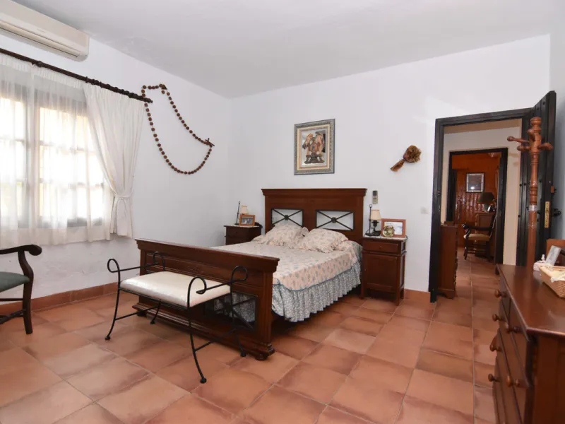 Large farm for sale in Mijas Costa 20 minutes from Marbella and 10 minutes from the center of Fuengirola.