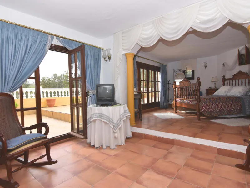 Large farm for sale in Mijas Costa 20 minutes from Marbella and 10 minutes from the center of Fuengirola.