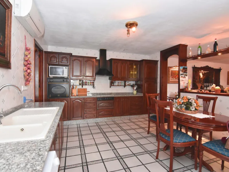 Large farm for sale in Mijas Costa 20 minutes from Marbella and 10 minutes from the center of Fuengirola.