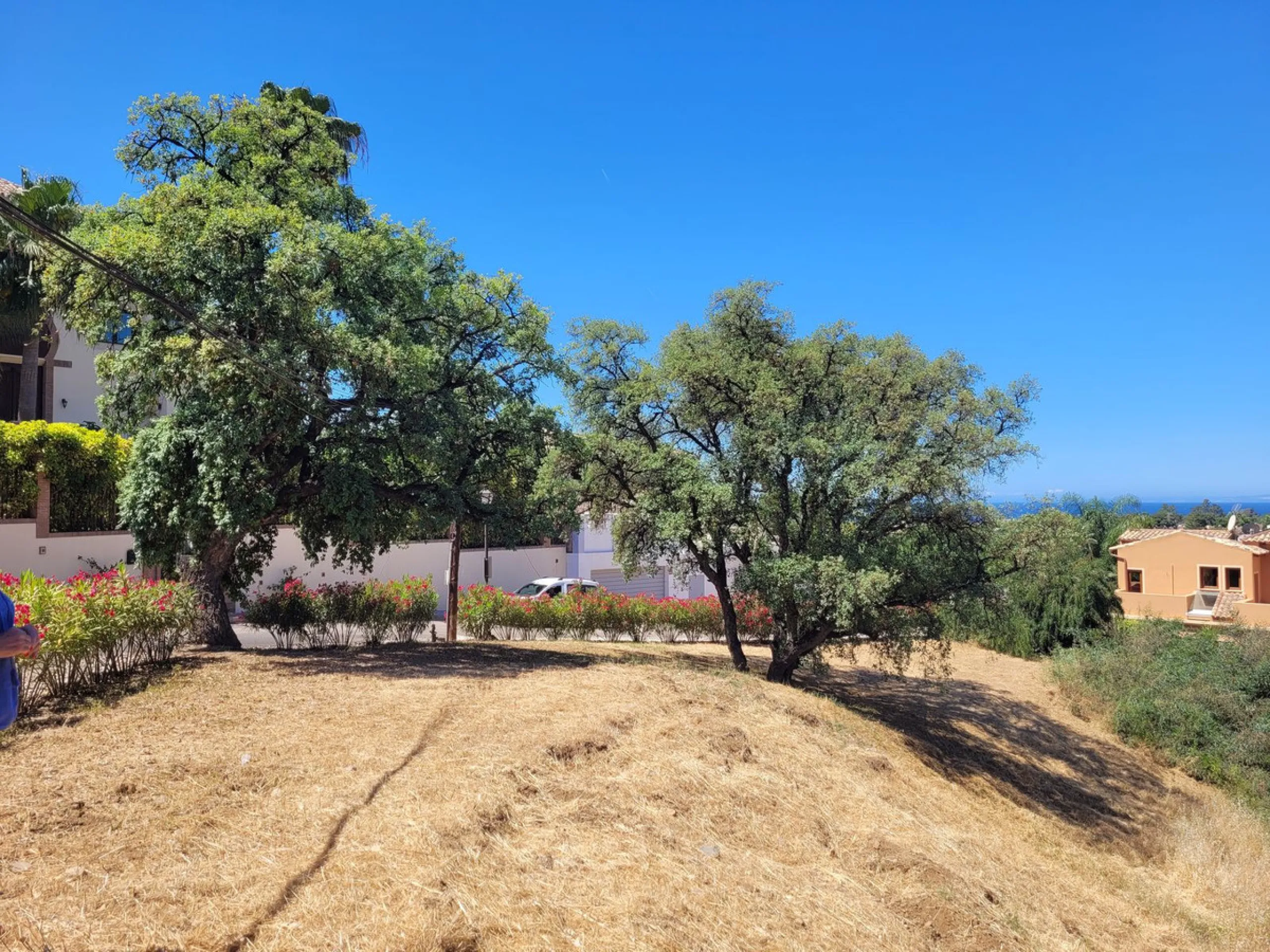 Residential building plot with sea & mountain views in Elviria. Quiet location. West facing. Could be built on with one villa. Buildability 25%.