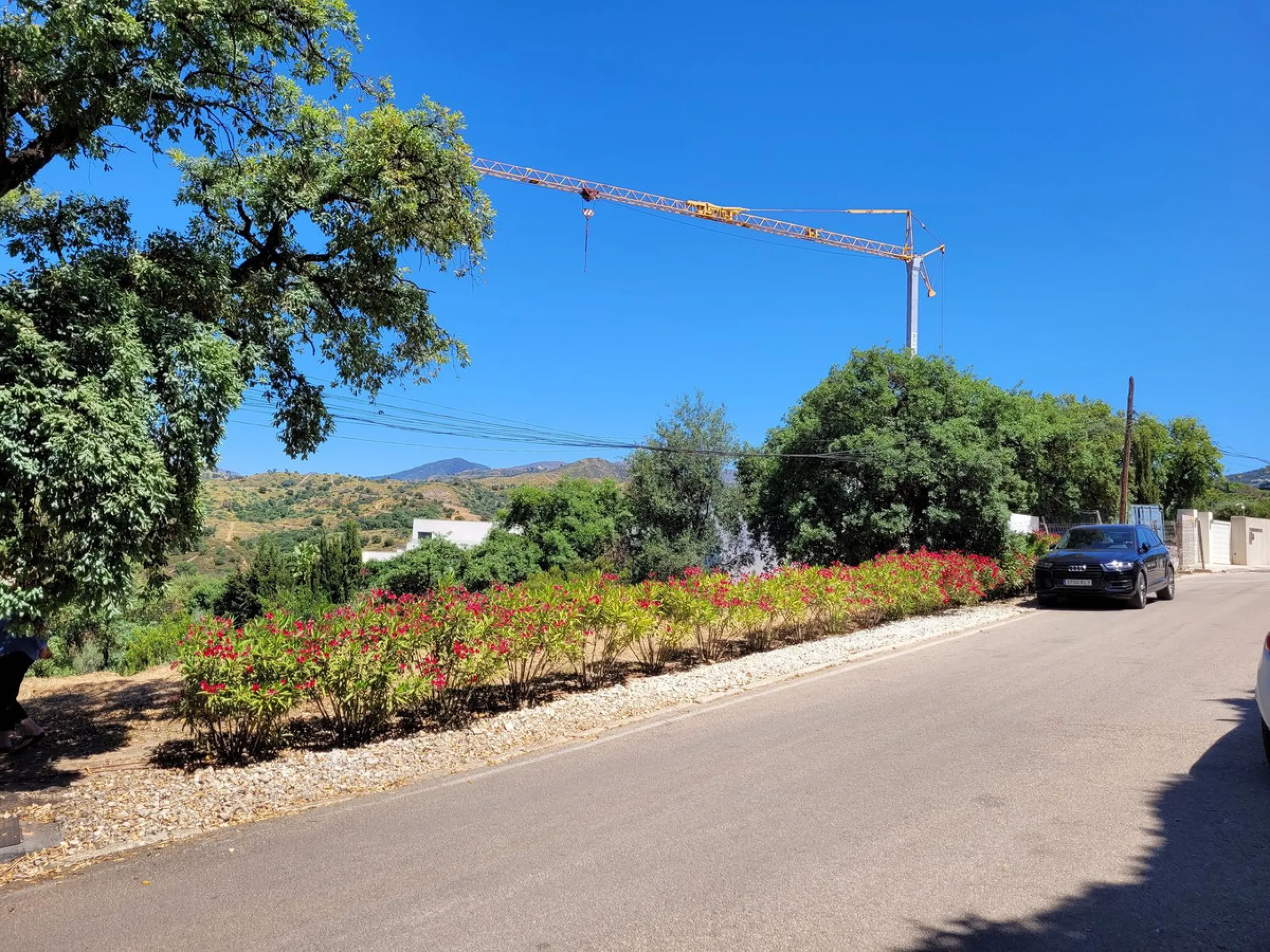 Residential building plot with sea & mountain views in Elviria. Quiet location. West facing. Could be built on with one villa. Buildability 25%.
