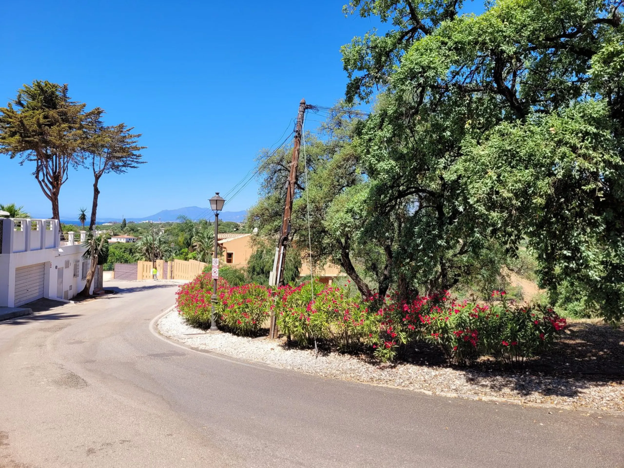 Residential building plot with sea & mountain views in Elviria. Quiet location. West facing. Could be built on with one villa. Buildability 25%.