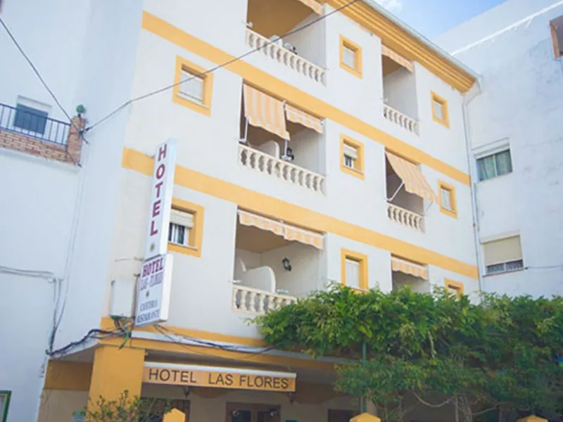 A completely renovated, ready-to-move-in hotel in the tourist town of Tolox. The hotel has 30 rooms: 3 family rooms, 23 doubles and 4 singles. The owners want to sell because of their retirement age and lack of succession.