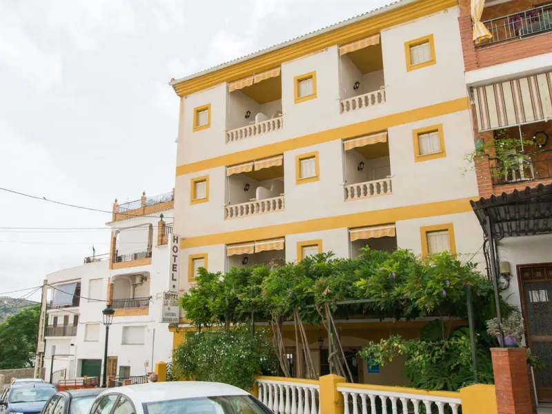 A completely renovated, ready-to-move-in hotel in the tourist town of Tolox. The hotel has 30 rooms: 3 family rooms, 23 doubles and 4 singles. The owners want to sell because of their retirement age and lack of succession.