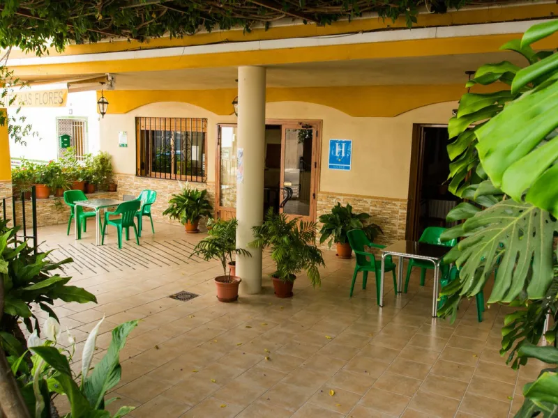 A completely renovated, ready-to-move-in hotel in the tourist town of Tolox. The hotel has 30 rooms: 3 family rooms, 23 doubles and 4 singles. The owners want to sell because of their retirement age and lack of succession.