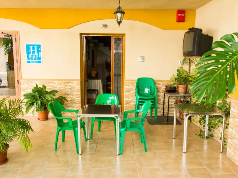 A completely renovated, ready-to-move-in hotel in the tourist town of Tolox. The hotel has 30 rooms: 3 family rooms, 23 doubles and 4 singles. The owners want to sell because of their retirement age and lack of succession.