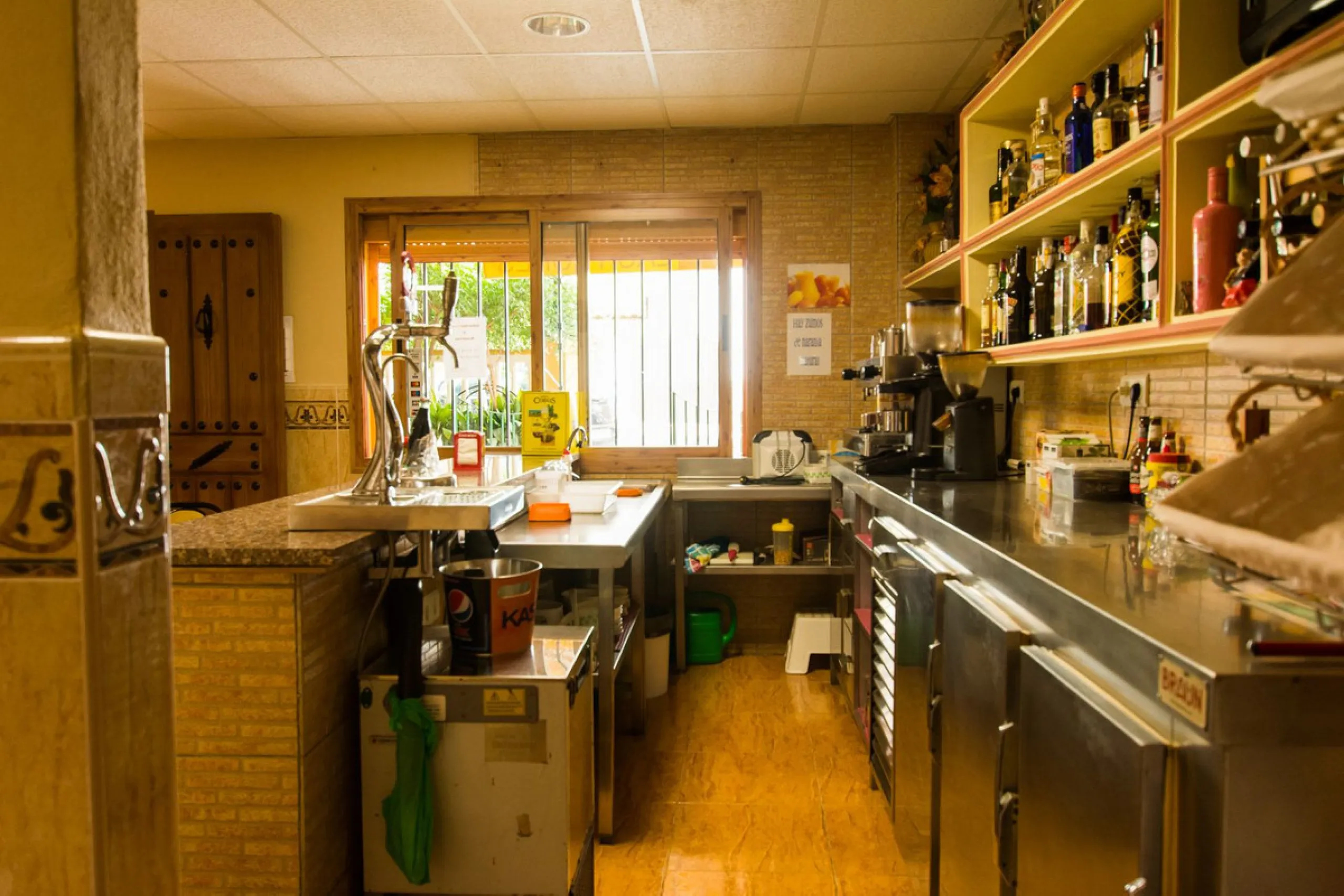 A completely renovated, ready-to-move-in hotel in the tourist town of Tolox. The hotel has 30 rooms: 3 family rooms, 23 doubles and 4 singles. The owners want to sell because of their retirement age and lack of succession.
