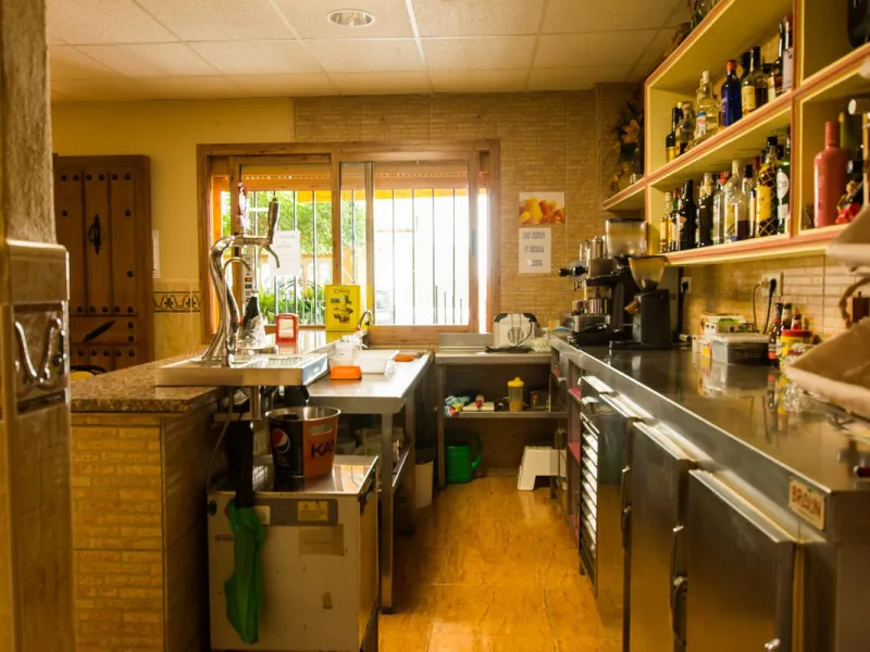 A completely renovated, ready-to-move-in hotel in the tourist town of Tolox. The hotel has 30 rooms: 3 family rooms, 23 doubles and 4 singles. The owners want to sell because of their retirement age and lack of succession.