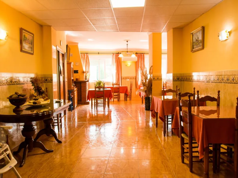 A completely renovated, ready-to-move-in hotel in the tourist town of Tolox. The hotel has 30 rooms: 3 family rooms, 23 doubles and 4 singles. The owners want to sell because of their retirement age and lack of succession.