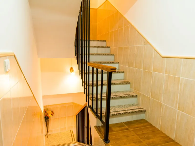 A completely renovated, ready-to-move-in hotel in the tourist town of Tolox. The hotel has 30 rooms: 3 family rooms, 23 doubles and 4 singles. The owners want to sell because of their retirement age and lack of succession.