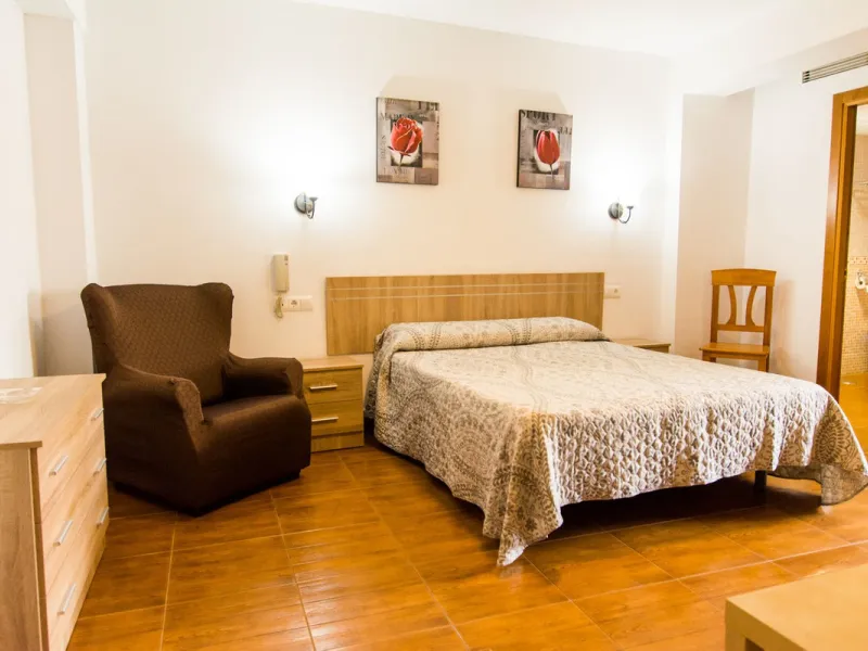 A completely renovated, ready-to-move-in hotel in the tourist town of Tolox. The hotel has 30 rooms: 3 family rooms, 23 doubles and 4 singles. The owners want to sell because of their retirement age and lack of succession.