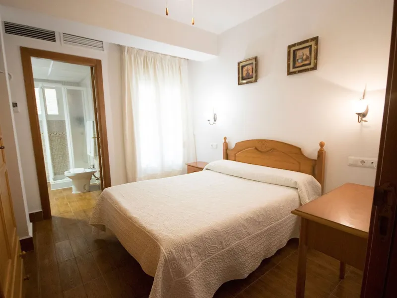 A completely renovated, ready-to-move-in hotel in the tourist town of Tolox. The hotel has 30 rooms: 3 family rooms, 23 doubles and 4 singles. The owners want to sell because of their retirement age and lack of succession.