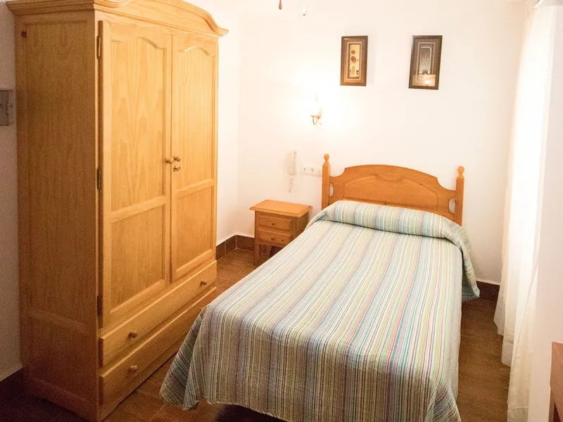 A completely renovated, ready-to-move-in hotel in the tourist town of Tolox. The hotel has 30 rooms: 3 family rooms, 23 doubles and 4 singles. The owners want to sell because of their retirement age and lack of succession.