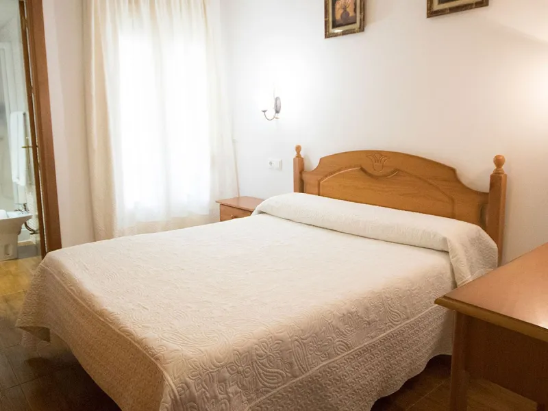A completely renovated, ready-to-move-in hotel in the tourist town of Tolox. The hotel has 30 rooms: 3 family rooms, 23 doubles and 4 singles. The owners want to sell because of their retirement age and lack of succession.