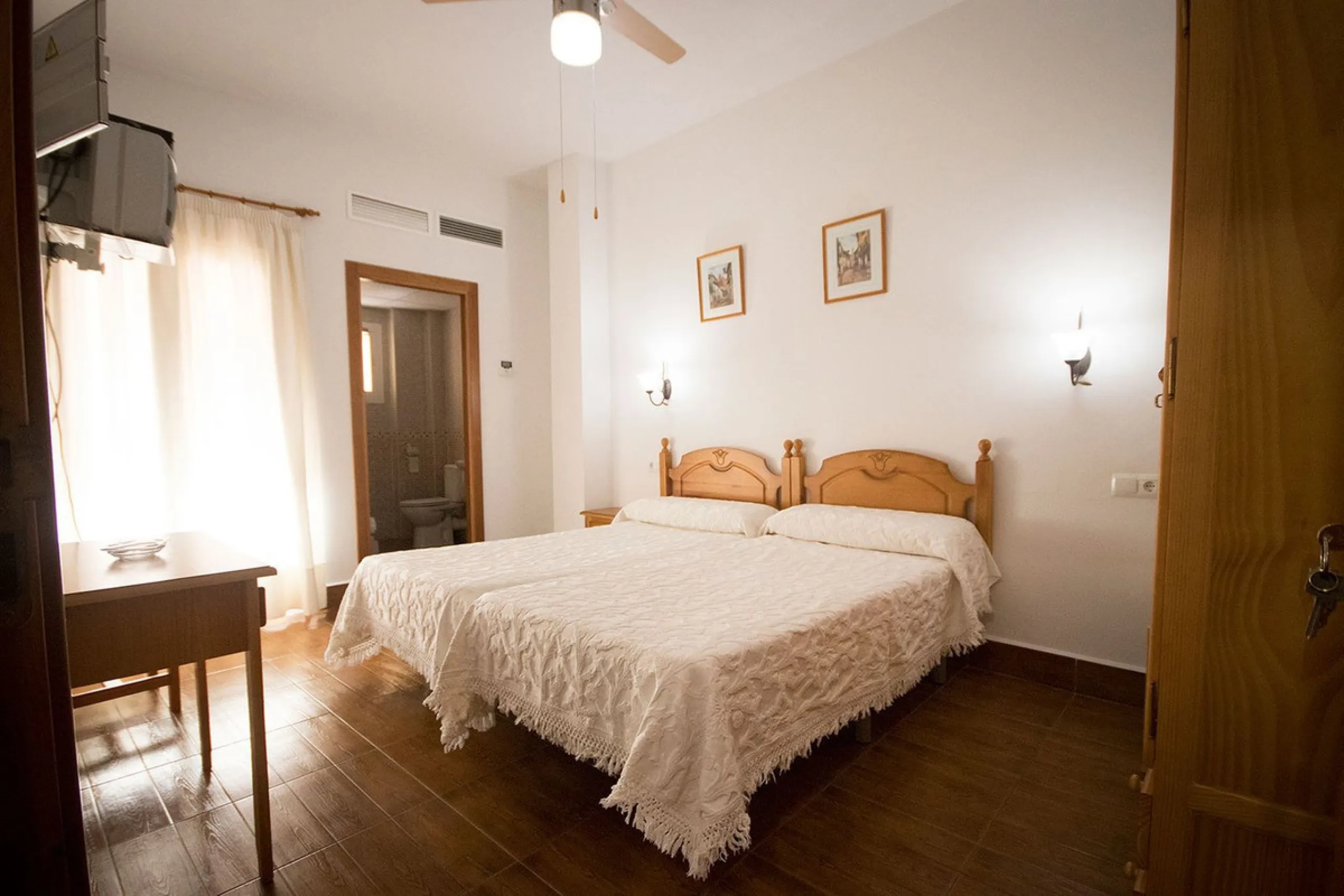 A completely renovated, ready-to-move-in hotel in the tourist town of Tolox. The hotel has 30 rooms: 3 family rooms, 23 doubles and 4 singles. The owners want to sell because of their retirement age and lack of succession.