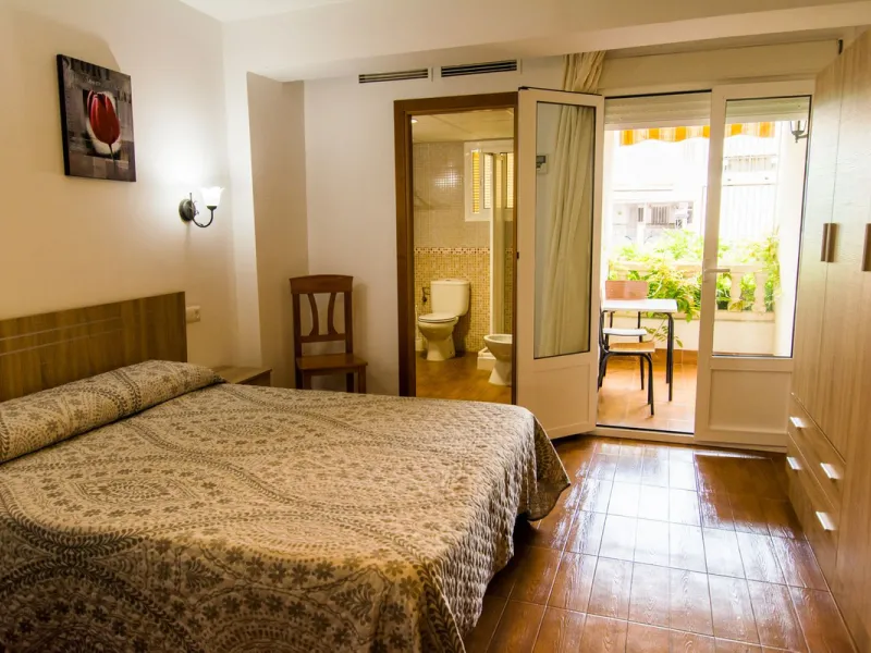 A completely renovated, ready-to-move-in hotel in the tourist town of Tolox. The hotel has 30 rooms: 3 family rooms, 23 doubles and 4 singles. The owners want to sell because of their retirement age and lack of succession.