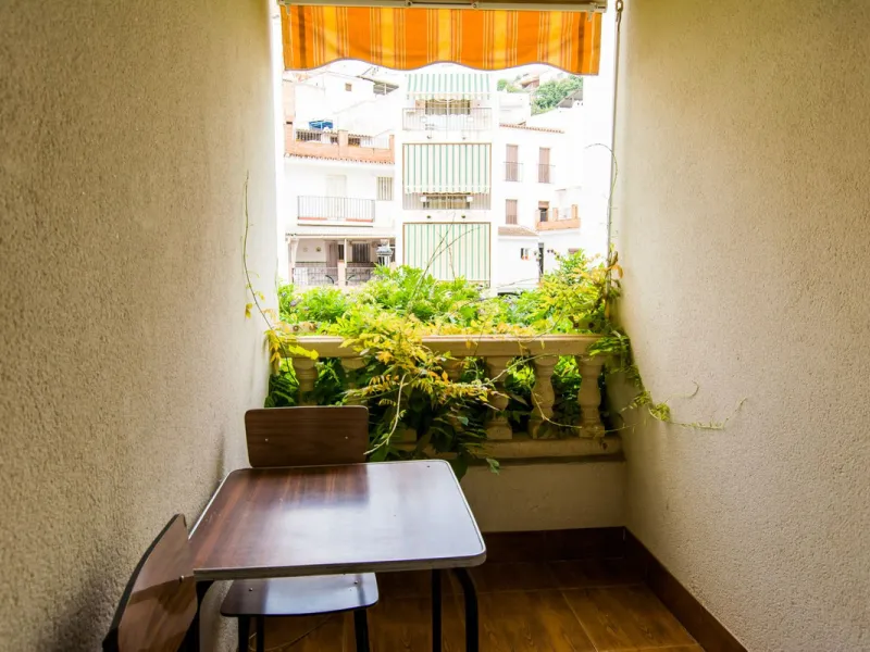 A completely renovated, ready-to-move-in hotel in the tourist town of Tolox. The hotel has 30 rooms: 3 family rooms, 23 doubles and 4 singles. The owners want to sell because of their retirement age and lack of succession.
