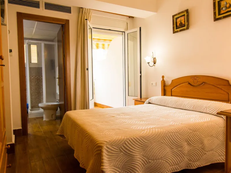 A completely renovated, ready-to-move-in hotel in the tourist town of Tolox. The hotel has 30 rooms: 3 family rooms, 23 doubles and 4 singles. The owners want to sell because of their retirement age and lack of succession.