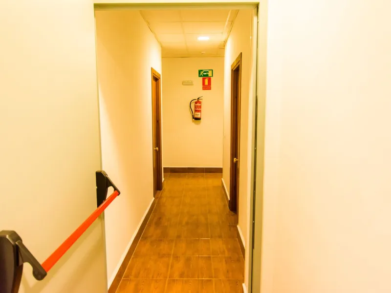 A completely renovated, ready-to-move-in hotel in the tourist town of Tolox. The hotel has 30 rooms: 3 family rooms, 23 doubles and 4 singles. The owners want to sell because of their retirement age and lack of succession.