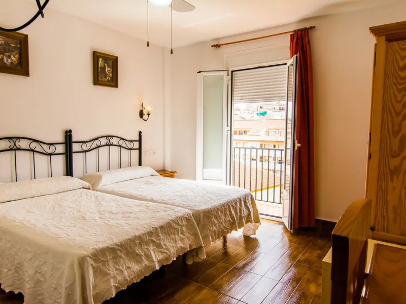 A completely renovated, ready-to-move-in hotel in the tourist town of Tolox. The hotel has 30 rooms: 3 family rooms, 23 doubles and 4 singles. The owners want to sell because of their retirement age and lack of succession.