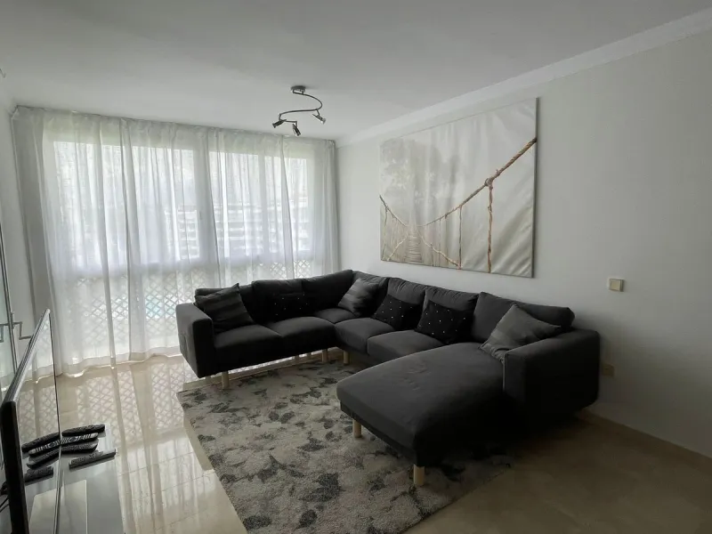 Ideal location for this 4 bed duplex penthouse property located in the heart of the famous Puerto Banús, surrounded by shops, bars and restaurants and with beaches only a few minutes walk away, no need for a car. The complex offers mature communal gardens