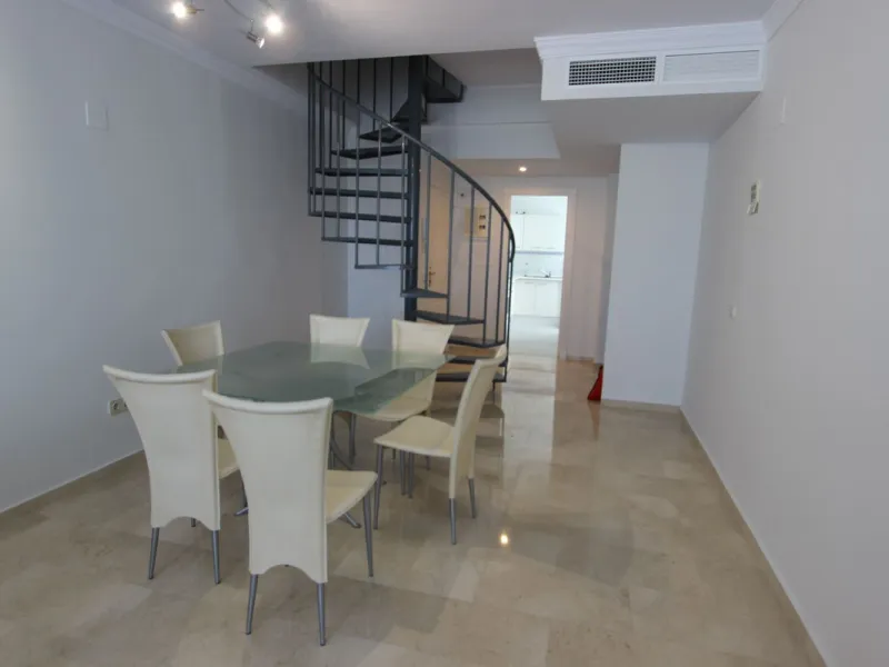 Ideal location for this 4 bed duplex penthouse property located in the heart of the famous Puerto Banús, surrounded by shops, bars and restaurants and with beaches only a few minutes walk away, no need for a car. The complex offers mature communal gardens