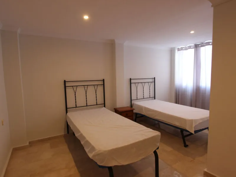 Ideal location for this 4 bed duplex penthouse property located in the heart of the famous Puerto Banús, surrounded by shops, bars and restaurants and with beaches only a few minutes walk away, no need for a car. The complex offers mature communal gardens