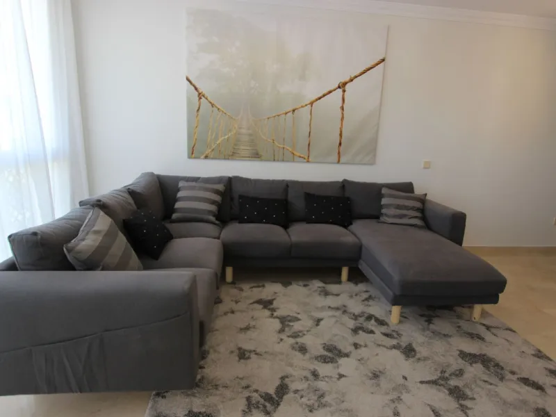 Ideal location for this 4 bed duplex penthouse property located in the heart of the famous Puerto Banús, surrounded by shops, bars and restaurants and with beaches only a few minutes walk away, no need for a car. The complex offers mature communal gardens