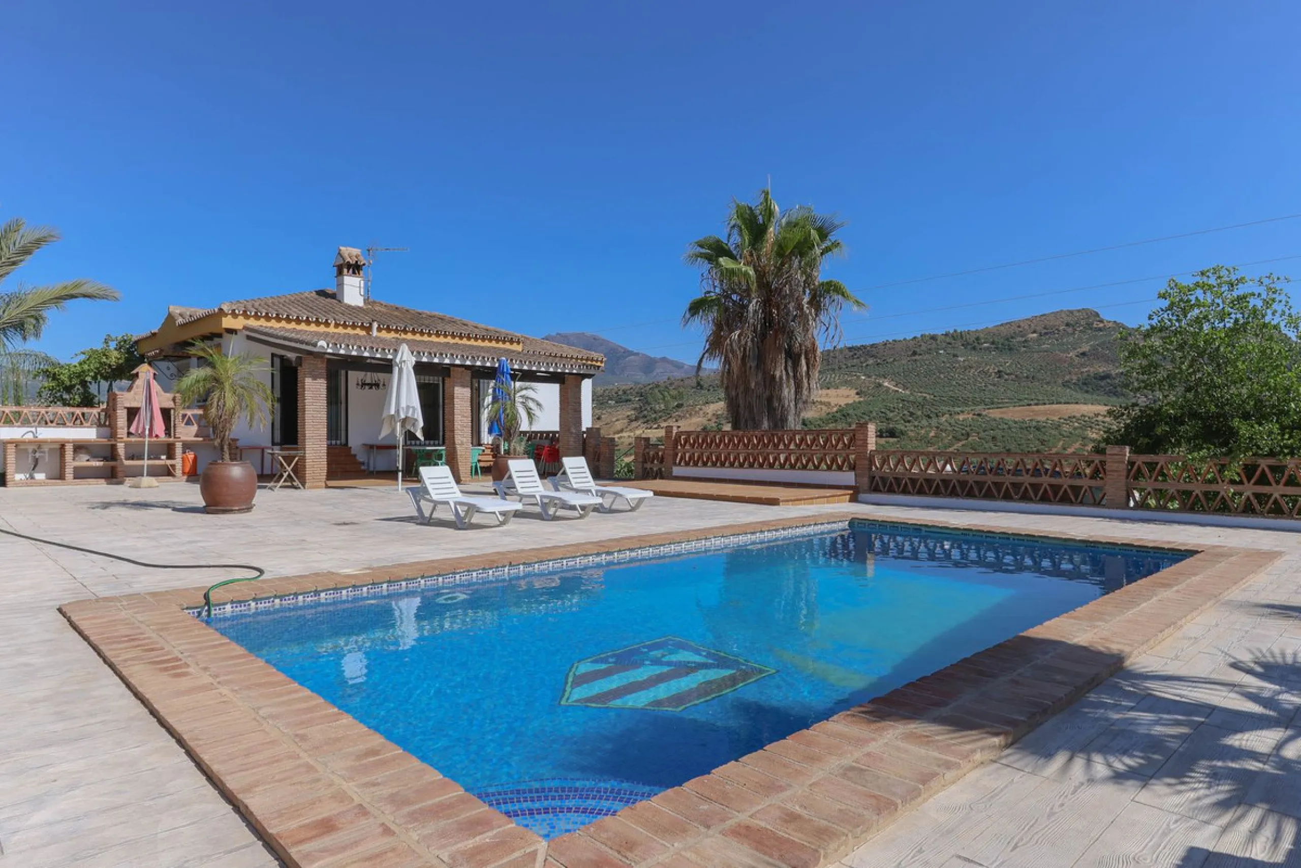 Charming country finca surrounded by usable land