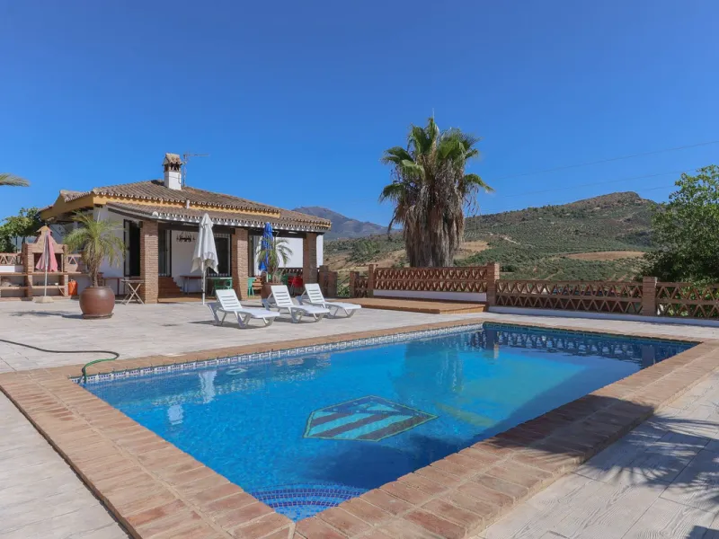 Charming country finca surrounded by usable land