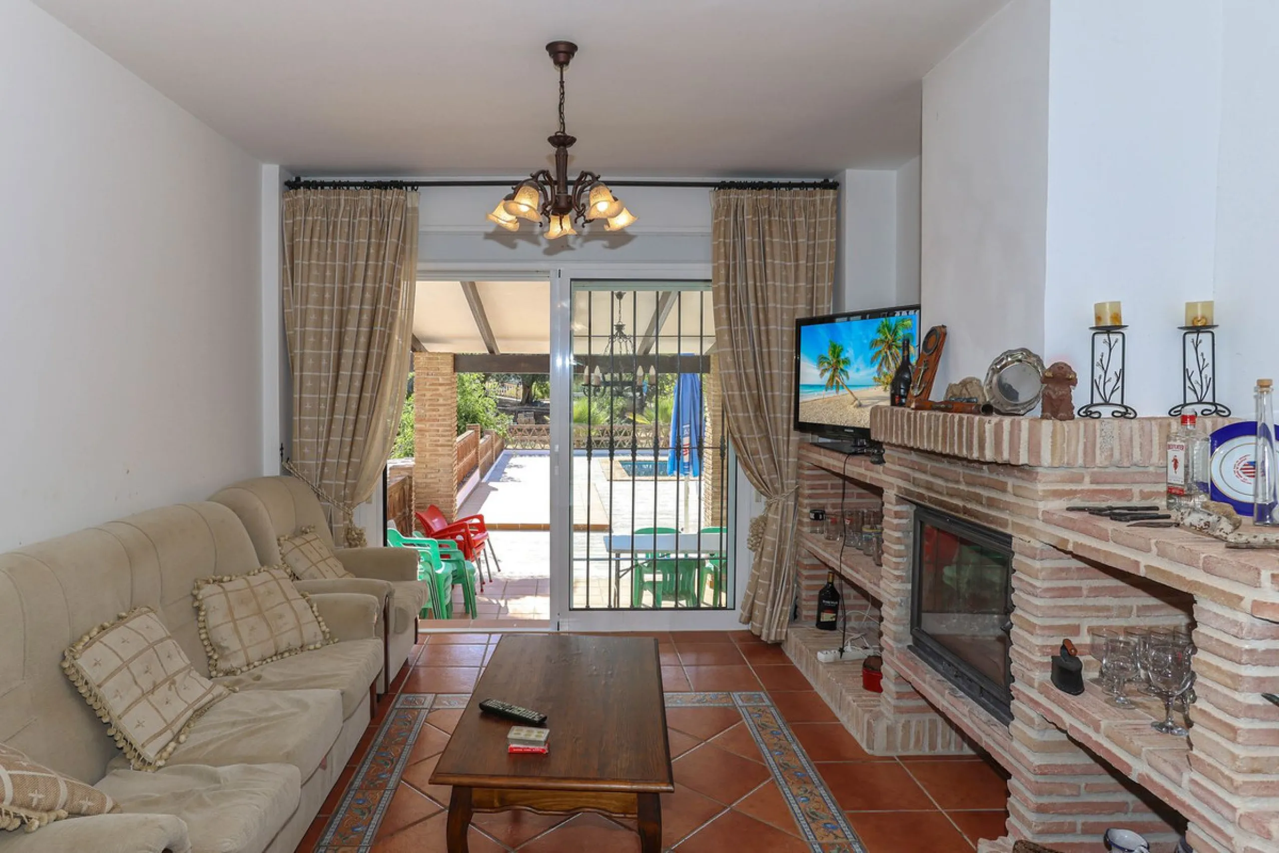 Charming country finca surrounded by usable land