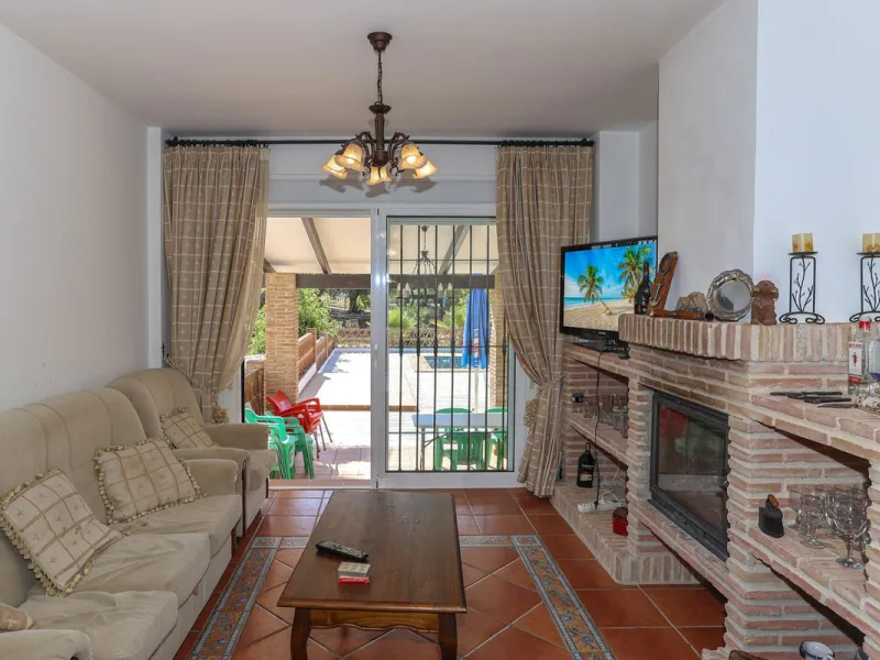 Charming country finca surrounded by usable land