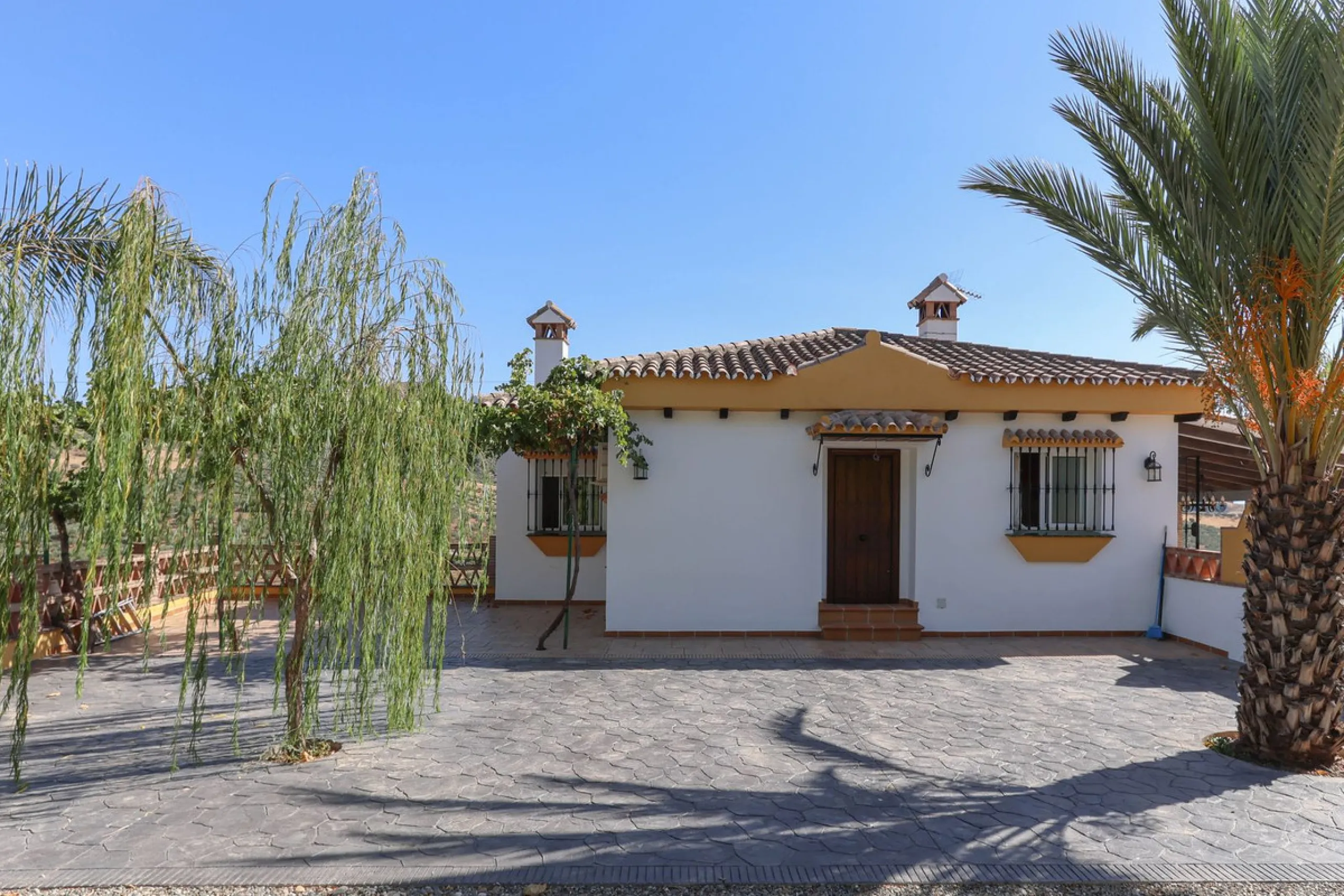 Charming country finca surrounded by usable land