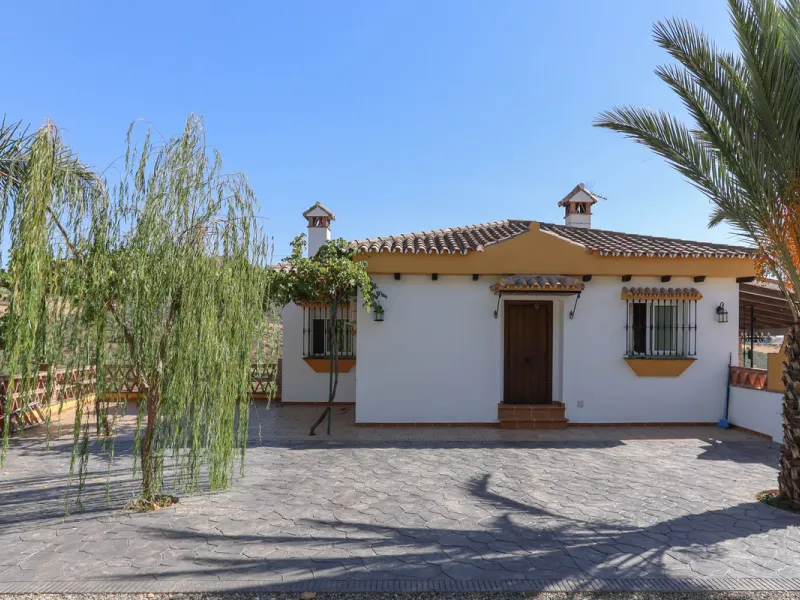 Charming country finca surrounded by usable land