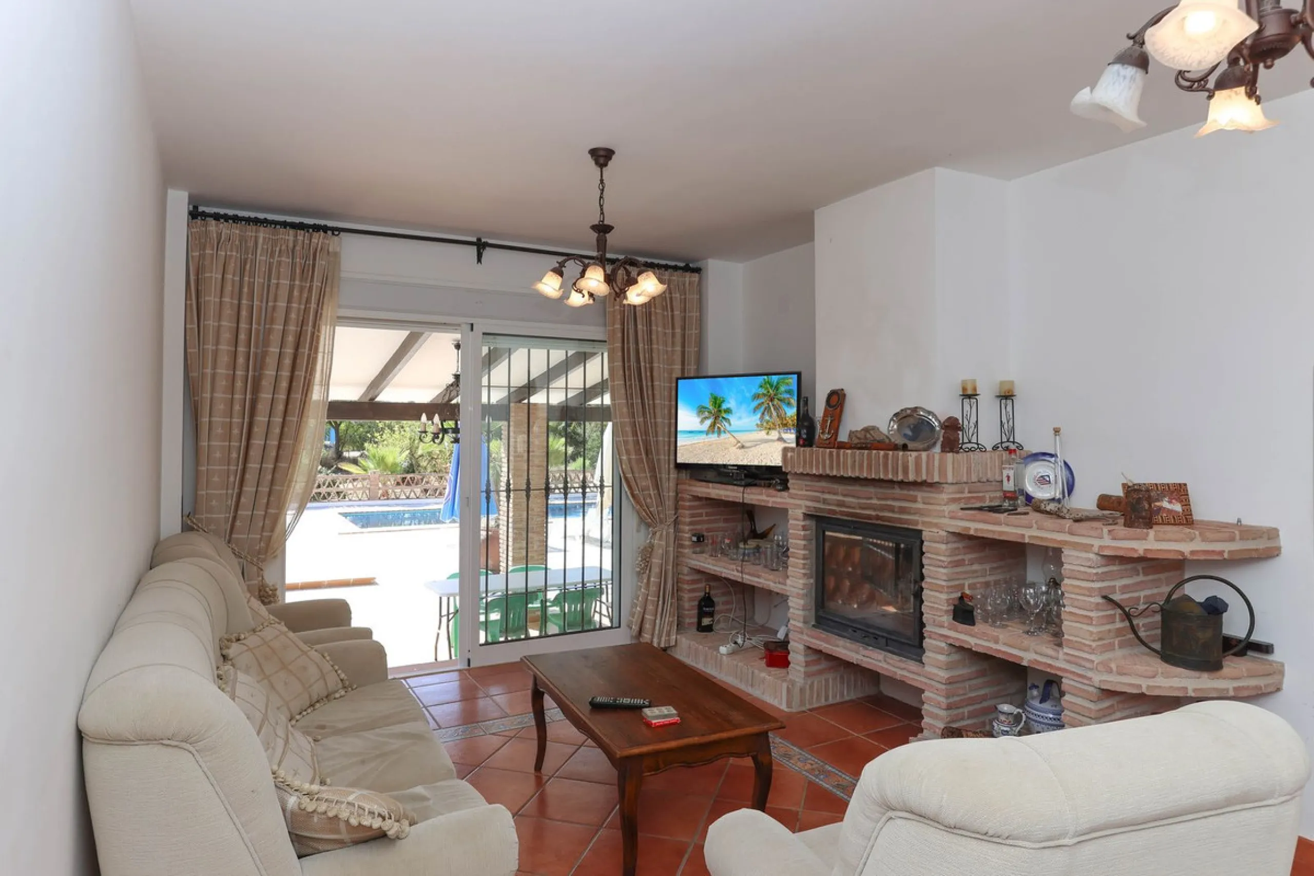 Charming country finca surrounded by usable land