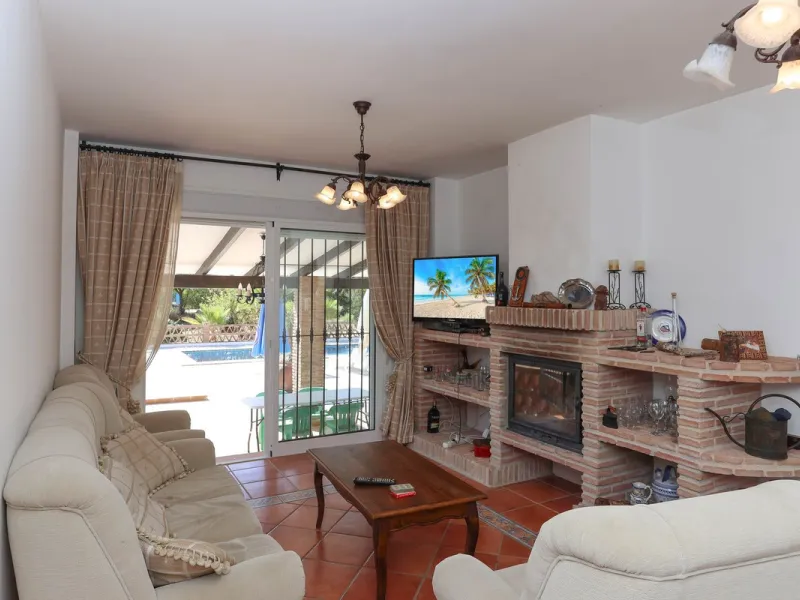 Charming country finca surrounded by usable land