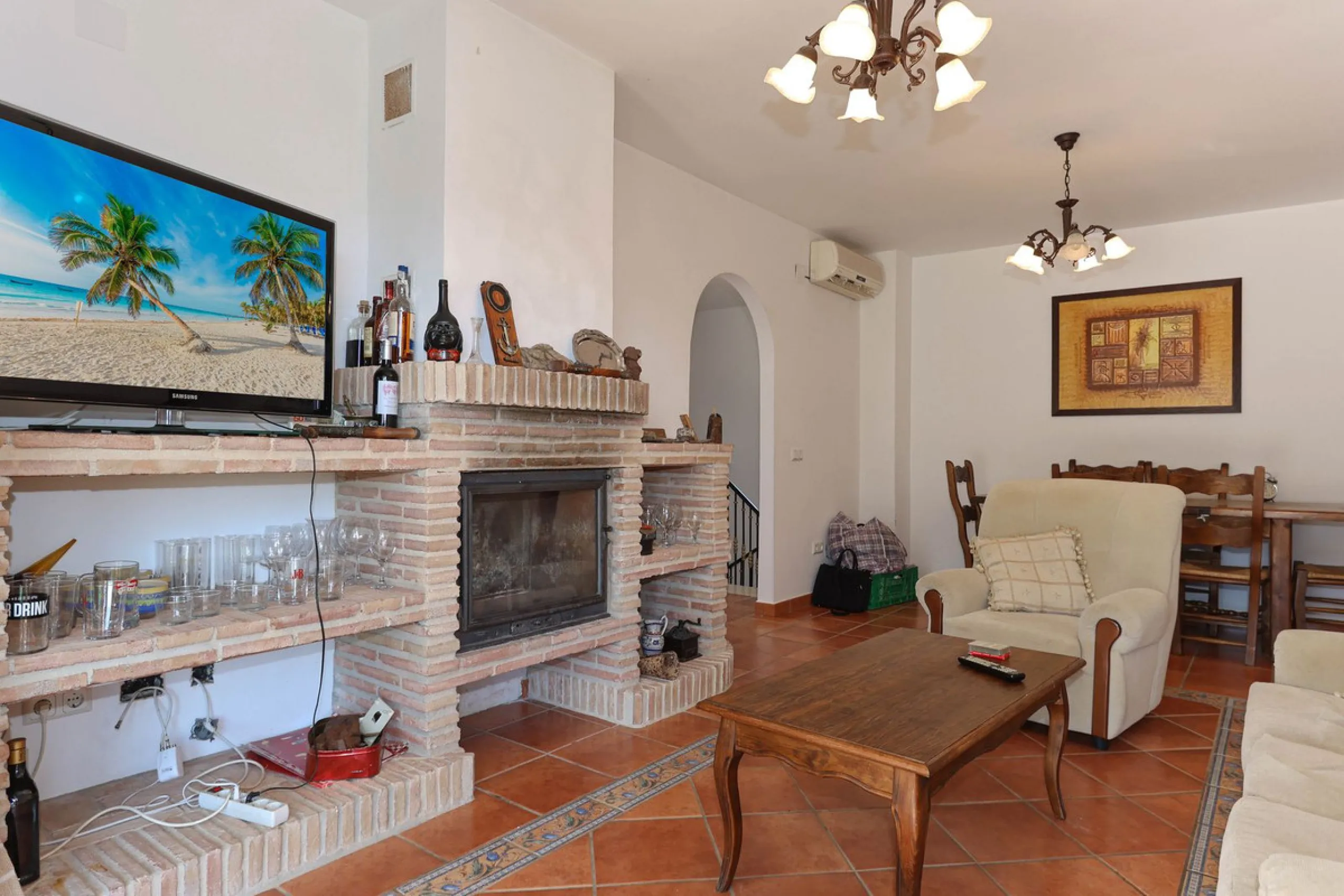 Charming country finca surrounded by usable land