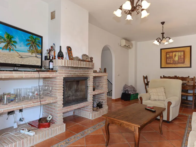 Charming country finca surrounded by usable land