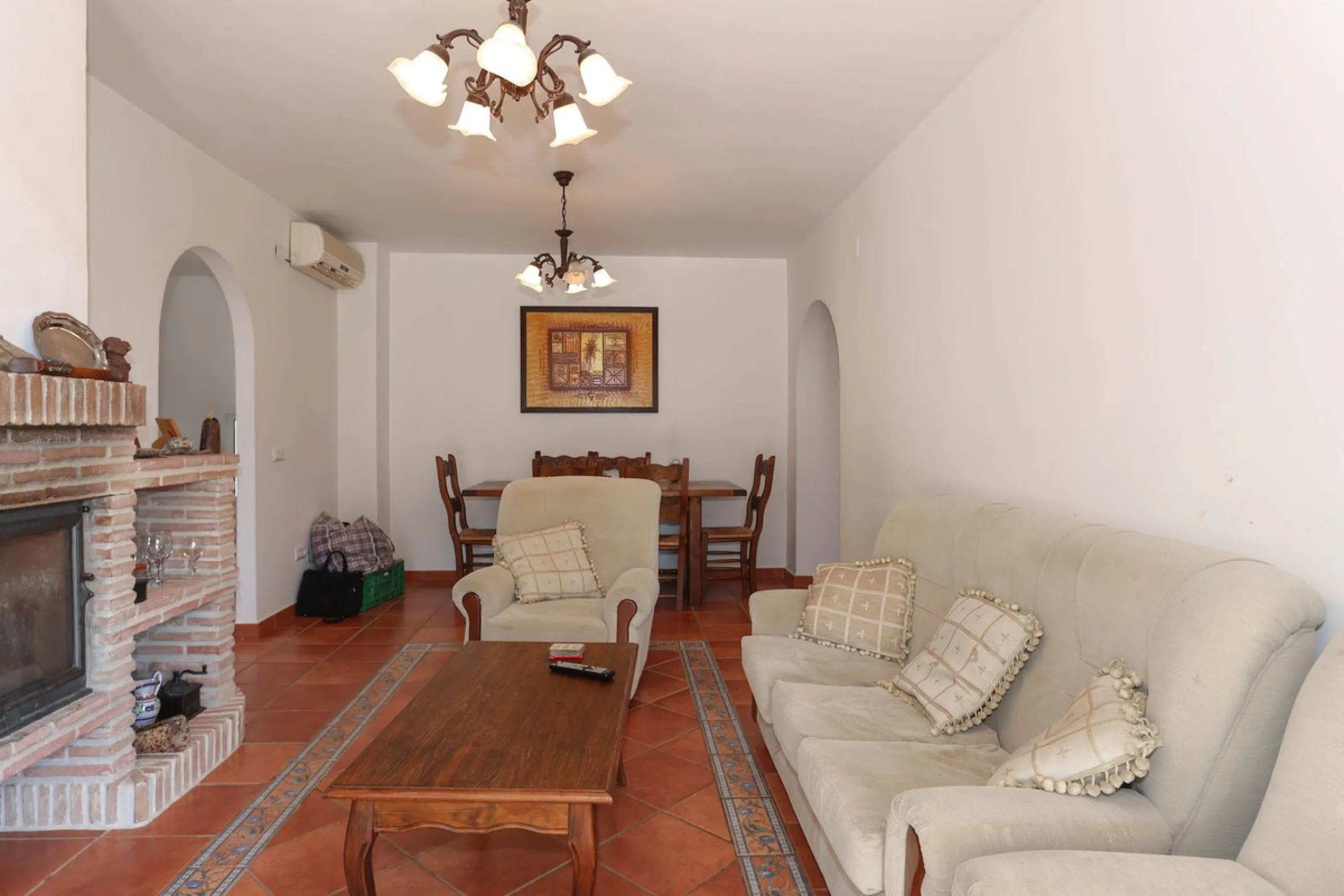 Charming country finca surrounded by usable land