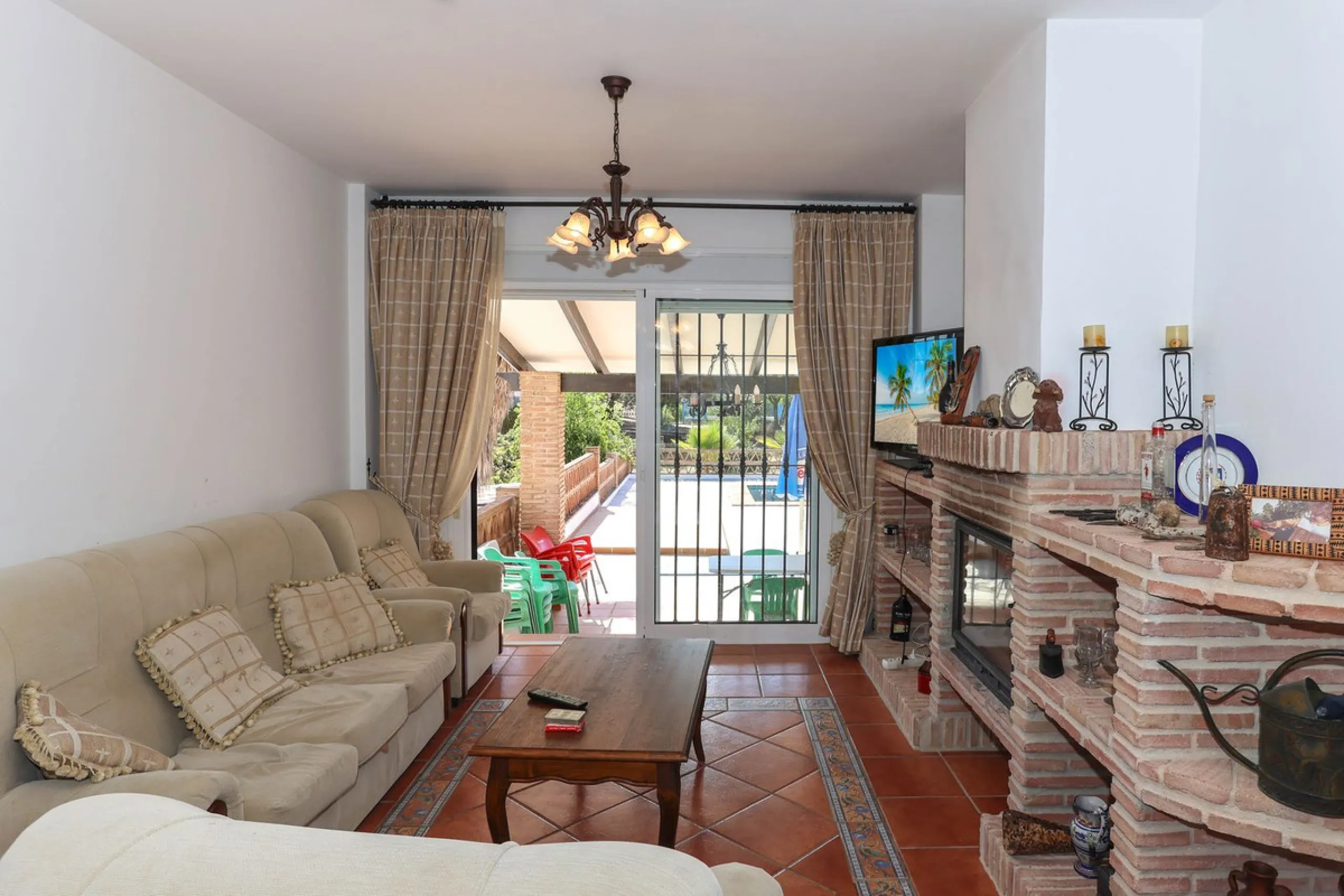 Charming country finca surrounded by usable land