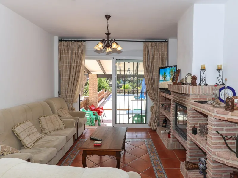 Charming country finca surrounded by usable land
