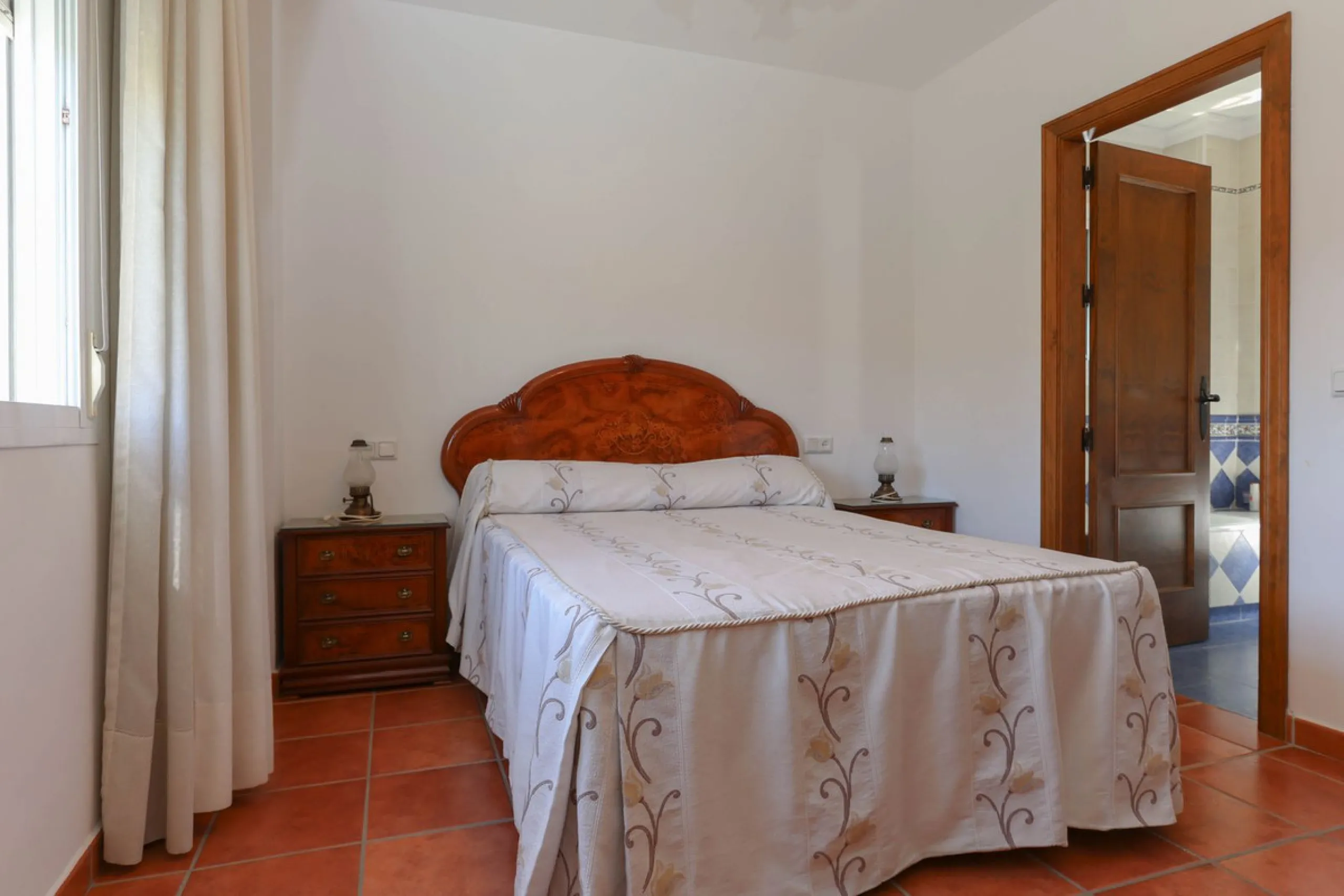 Charming country finca surrounded by usable land