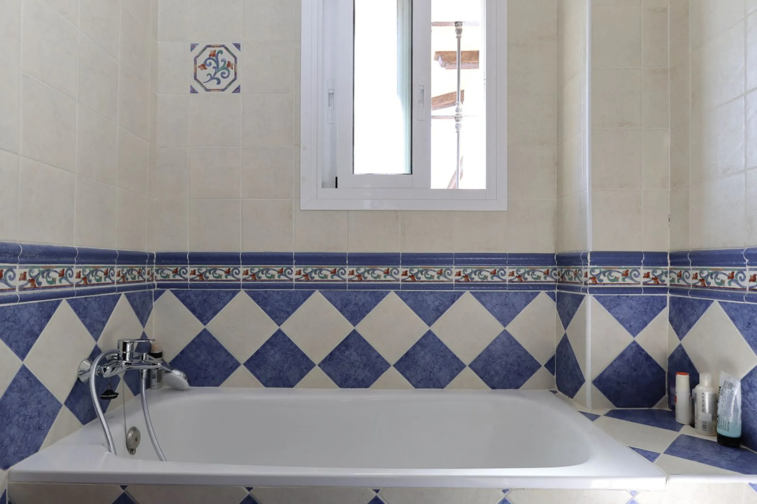 Charming country finca surrounded by usable land
