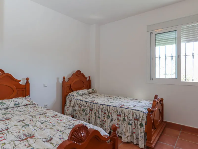 Charming country finca surrounded by usable land