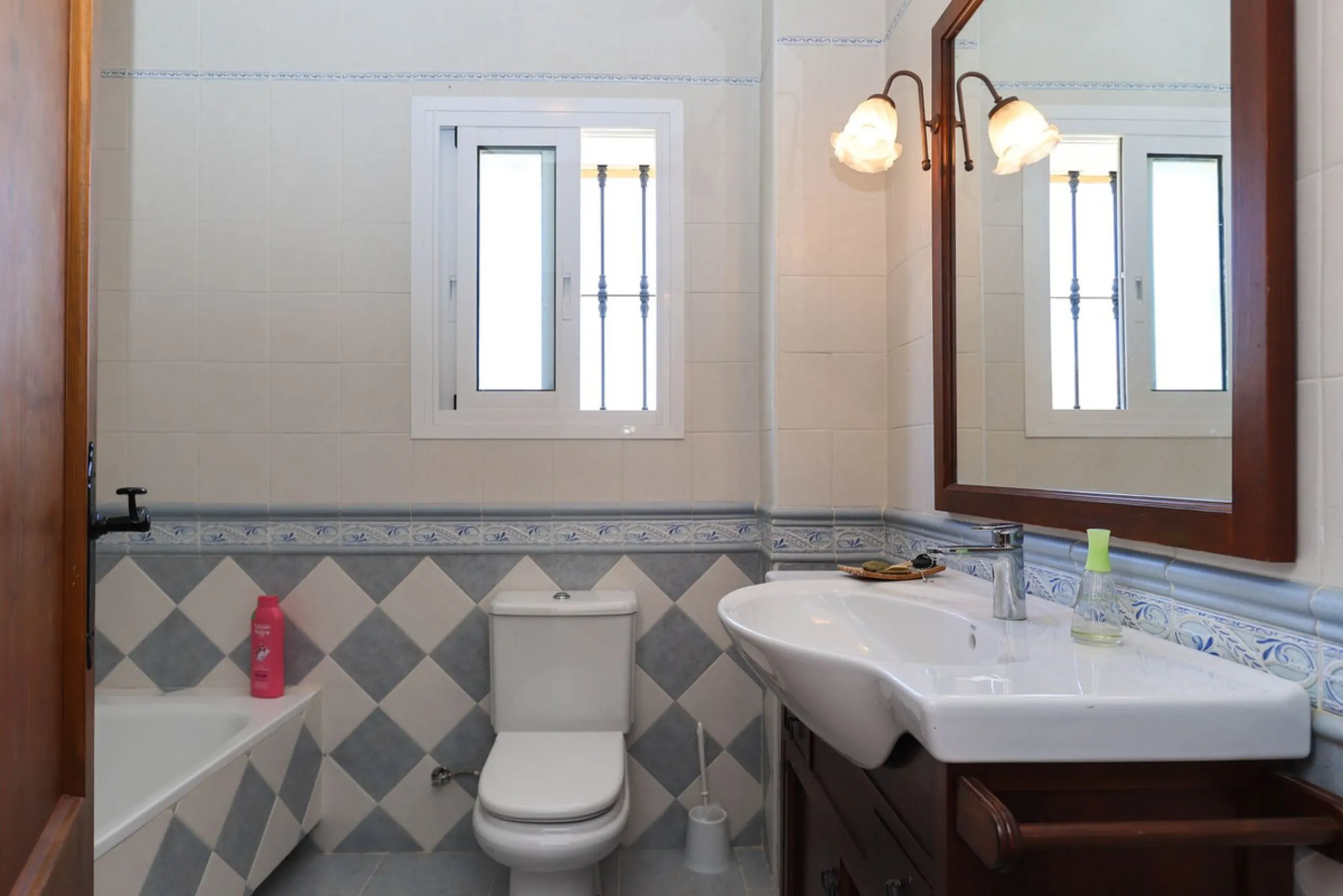 Charming country finca surrounded by usable land
